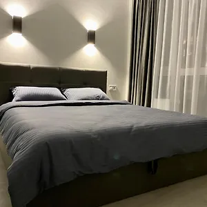 Апартаменты Slavutich Near Metro Station, Киев